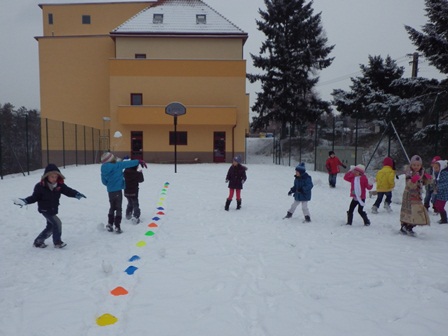 2012_12_13_tělocvik_na_sněhu_2_koulovaná_01