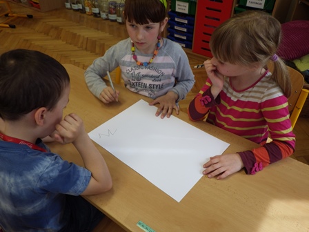 2013_05_23_01_kreslíme_obrys_barevňáka_02